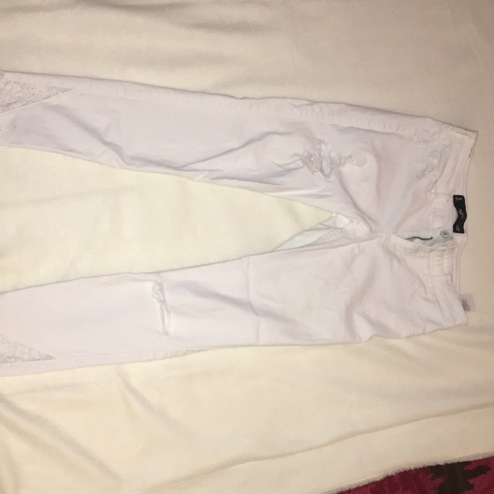 Woman’s Hollister crop jeans